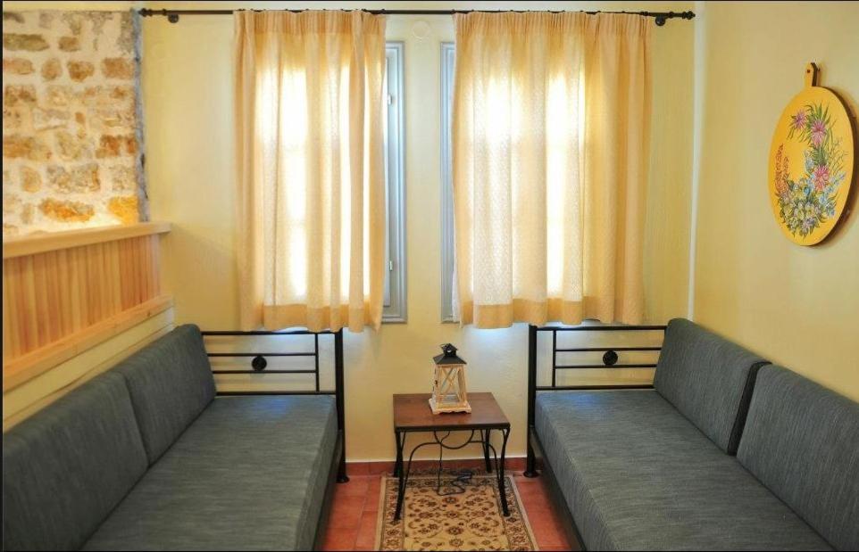 Platanos In The Castle Hotel อิโออันนินา ภายนอก รูปภาพ
