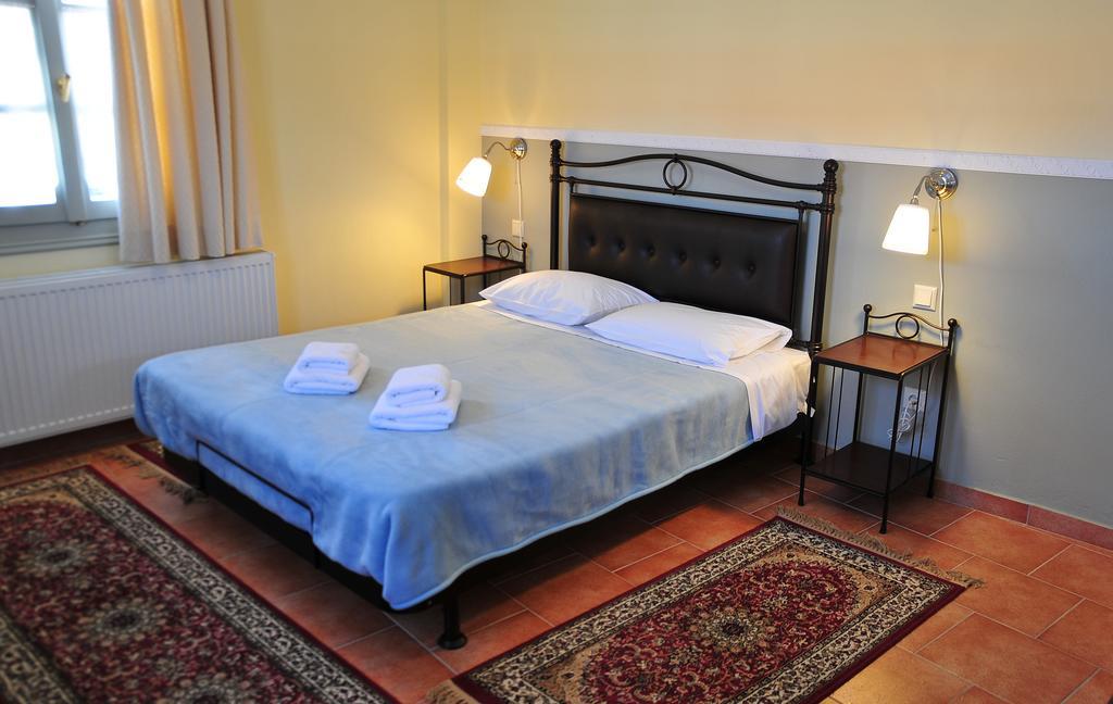 Platanos In The Castle Hotel อิโออันนินา ภายนอก รูปภาพ